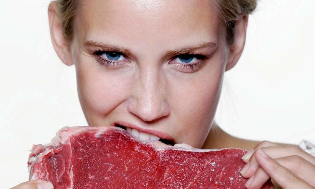 Дайте мяса: как сексуальное желание влияет на диету мужчин