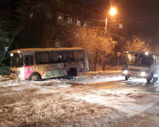 Под Харьковом мажор расстрелял автобус с людьми, много раненых: фото