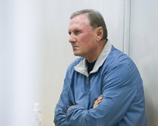 Соратник Януковича Єфремов влаштував цирк на виїзді із СІЗО: без речей, але у Range Rover