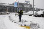 Майже не працює: столичний аеропорт на межі блокування