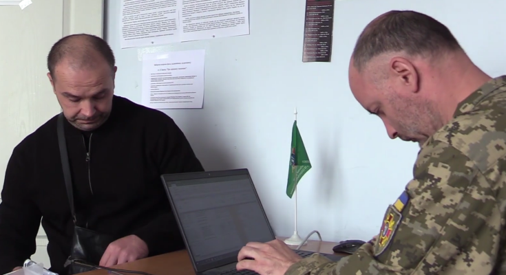 Визит в ТЦК. Фото: скрин youtube