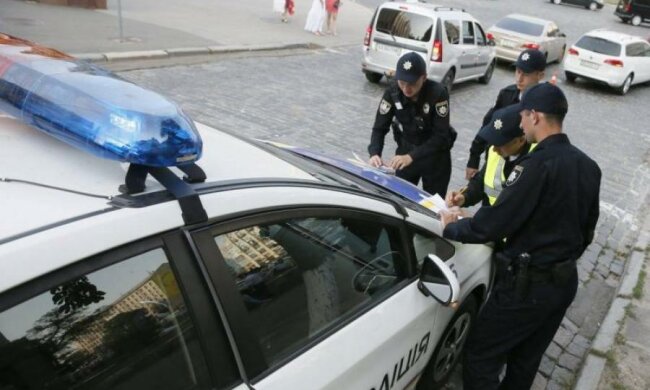 Форсаж по-київськи: самовпевнена автоледі спровокувала дурну ДТП із переворотом