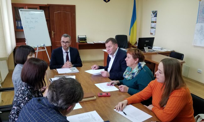 Губернатор Франківщини Федорів втратив праву руку