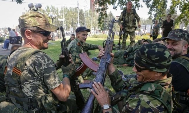 Сепаратисти атакували мирний автомобіль на Донбасі: є поранені