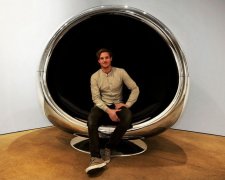 Компанія Fallen Furniture зробила крісло з корпусу двигуна літака (фото)