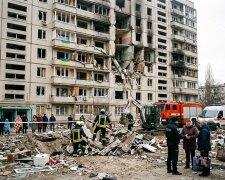 Київ обстріл руйнування Дарницький район рятувальники