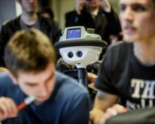 Сміятися чи плакати: ось як роботи звільняють людей