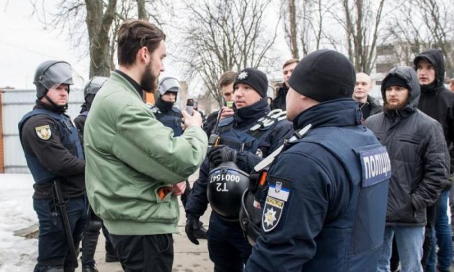 Главное за ночь: День смеха и плевок в лицо украинцам