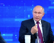 Путин во время "прямой линии"