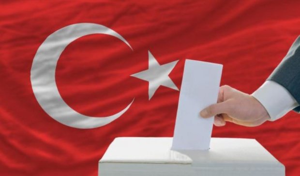 В Турции объявили досрочные парламентские выборы
