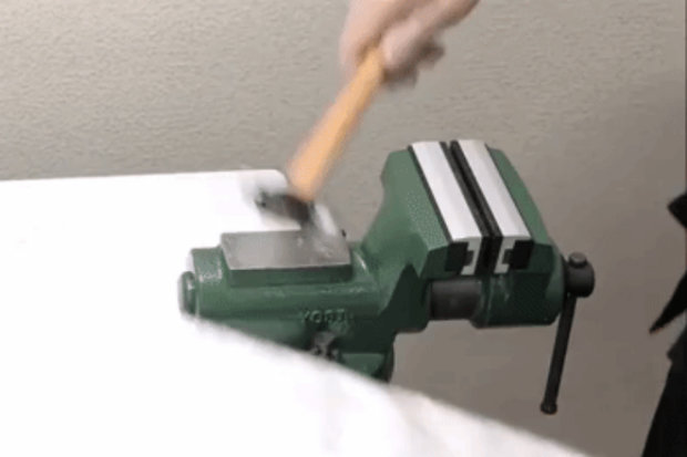 Самое популярное видео на YouTube: японец чистит ржавый нож
