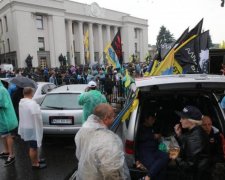 Протест евробляхеров: известно, какой депутат переехал протестующего