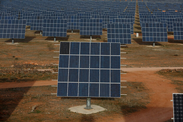 Сонячні панелі зелена енергетика // фото Getty Images