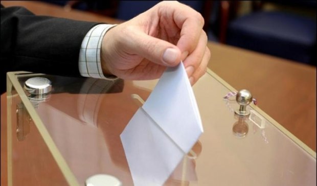 Розвал коаліції підштовхує Україну до дострокових парламентських виборів
