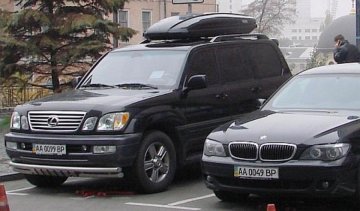 Депутатський Lexus поцупили у Києві