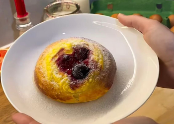 Булочки с сыром и вишней: фото скрин рецепта