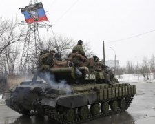 Назріває щось страшне: біля Луганська помічені сотні путінських танків