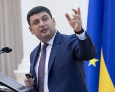 Анонімку Гройсмана у кожну сім'ю: як прем'єр за рахунок бюджету зомбує українців