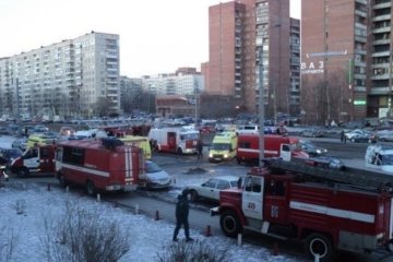 Просто плитка "устала": МЧС опровергло взрыв дома в Питере
