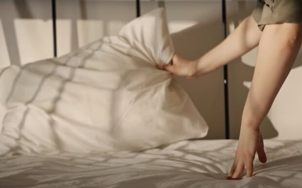 Подушка. Фото: скрін youtube