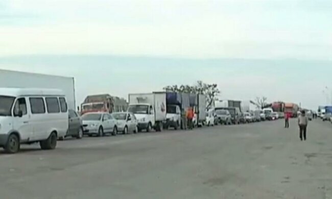 В напрямку Криму кілометрові черги