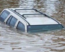 На Київщині потонув автомобіль з жінкою