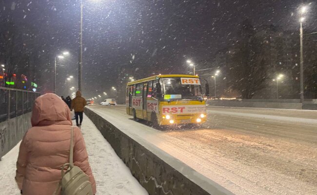 Зима, снег, украинцы, маршрутка, фото: Знай.ua