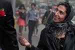 Матерились и показывали зад: наглые киевские ромы обокрали ребенка