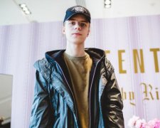 Улюблений репер ваших дітей підрихтував обличчя фаната в режимі online: відео