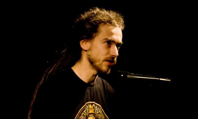 Семью покойного Децла преследует "психопат", сын рэпера умоляет о помощи: "Скоро в дурку"