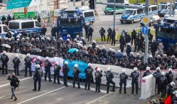 У Німеччині ліві протестують на з'їзді правих