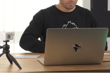 Робота за комп'ютером, скріншот відео
