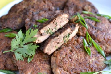 Рубленые котлеты из куриной печени, скриншот: YouTube