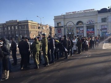 Як мешканці Донецька "тужили" за Гіві під дулами автоматів
