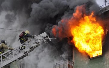 Масштабный пожар охватил Министерство обороны Украины: первые фото и видео 