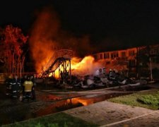 Воды не хватает: новое видео пожара в одесском лагере