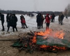 Киевляне вернули украденный регионалом пляж в Конче-Заспе (фото)