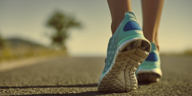 Широким шагом: как узнать о болезнях по походке