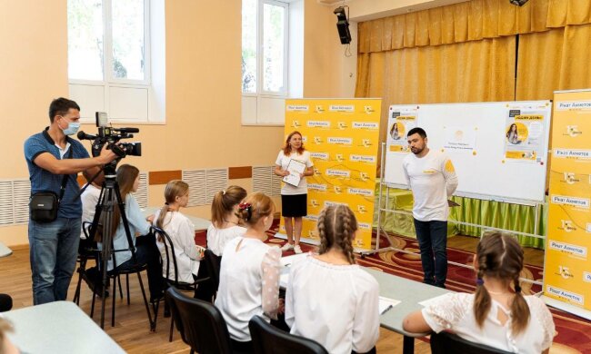 Фонд Ріната Ахметова проводить безпрецедентний національний проєкт "Тиждень Мирних"