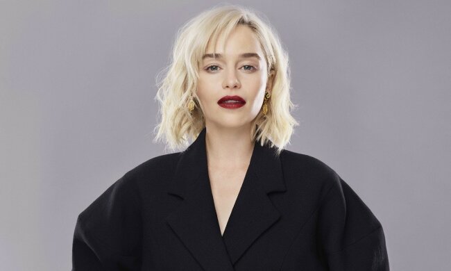 Эмилия Кларк призналась в стрессе из-за эротических сцен "Игры престолов": "Я была почти ребенком"