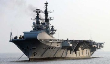 Авіаносець перетворять на готель в океані