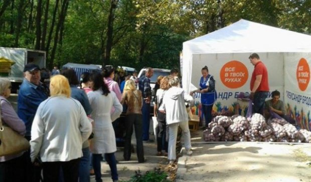 Киевских избирателей заманивают картофелем по 10 гривен за 10 кг 