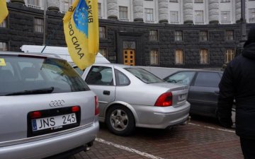 Авто на литовських номерах в Україні: чи допоможе безвіз?