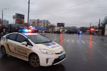 Масштабна ДТП у Харкові відправила копів у реанімацію, медики нічого не обіцяють: кадри з місця трагедії
