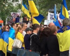  У штаб-квартиры ООН проходит акция в поддержку Украины