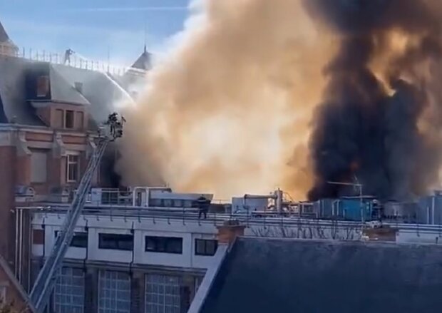 Пожар во французском банке. Фото: Twitter