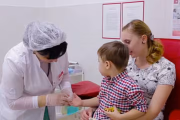 Дитина у педіатра, фото з вільних джерел