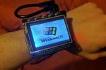 Энтузиаст создал умные часы на Windows 98