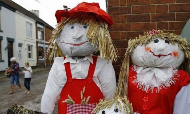 В Британії на фестивалі «ожили» городні опудала (фото)