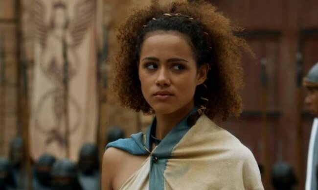 Зірка Гри престолів розкрила частини тіла, що залишалися за кадром